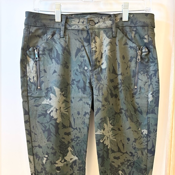 JOE’S Jeans Black Green Army, Leaf Print Pants, Stretch - size 31 - Picture 2 of 9